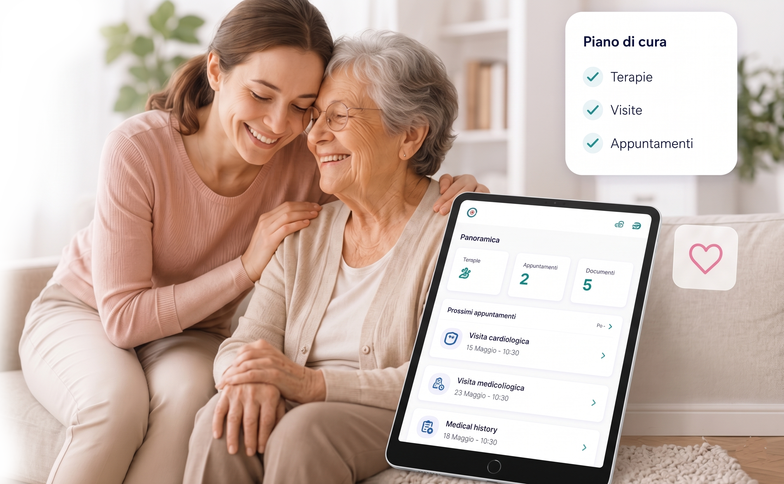 Caregiver e anziana sorridono insieme, con anteprima del piano di cura curAma